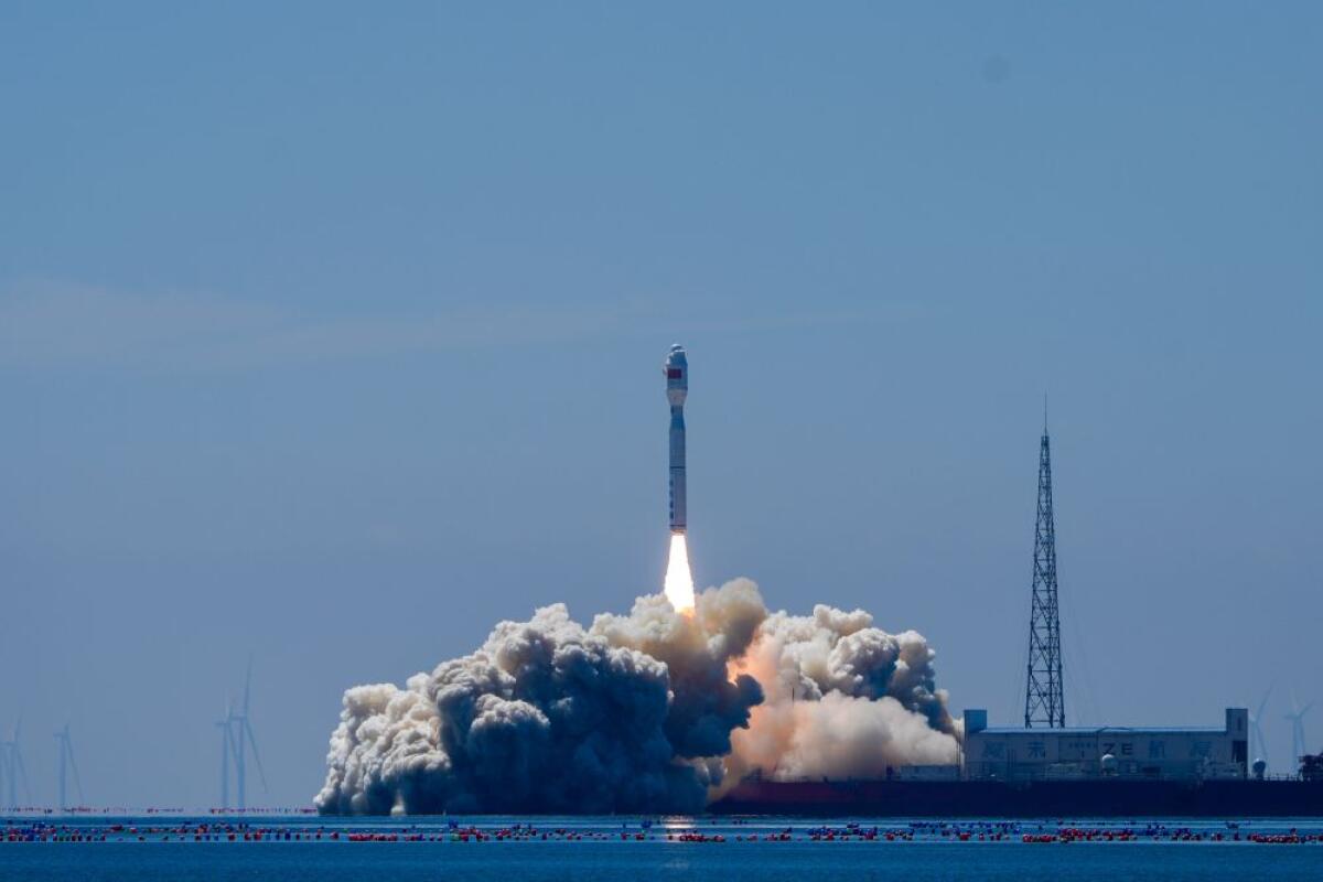 Cina, lanciati dal mare due satelliti iperspettrali nello Shandong - 