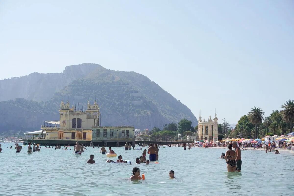 Palermo, nuova ordinanza sul divieto di balneazione lungo il litorale di Mondello. Ass. Ferrandelli “Stiamo agendo con responsabilità” / Video - 