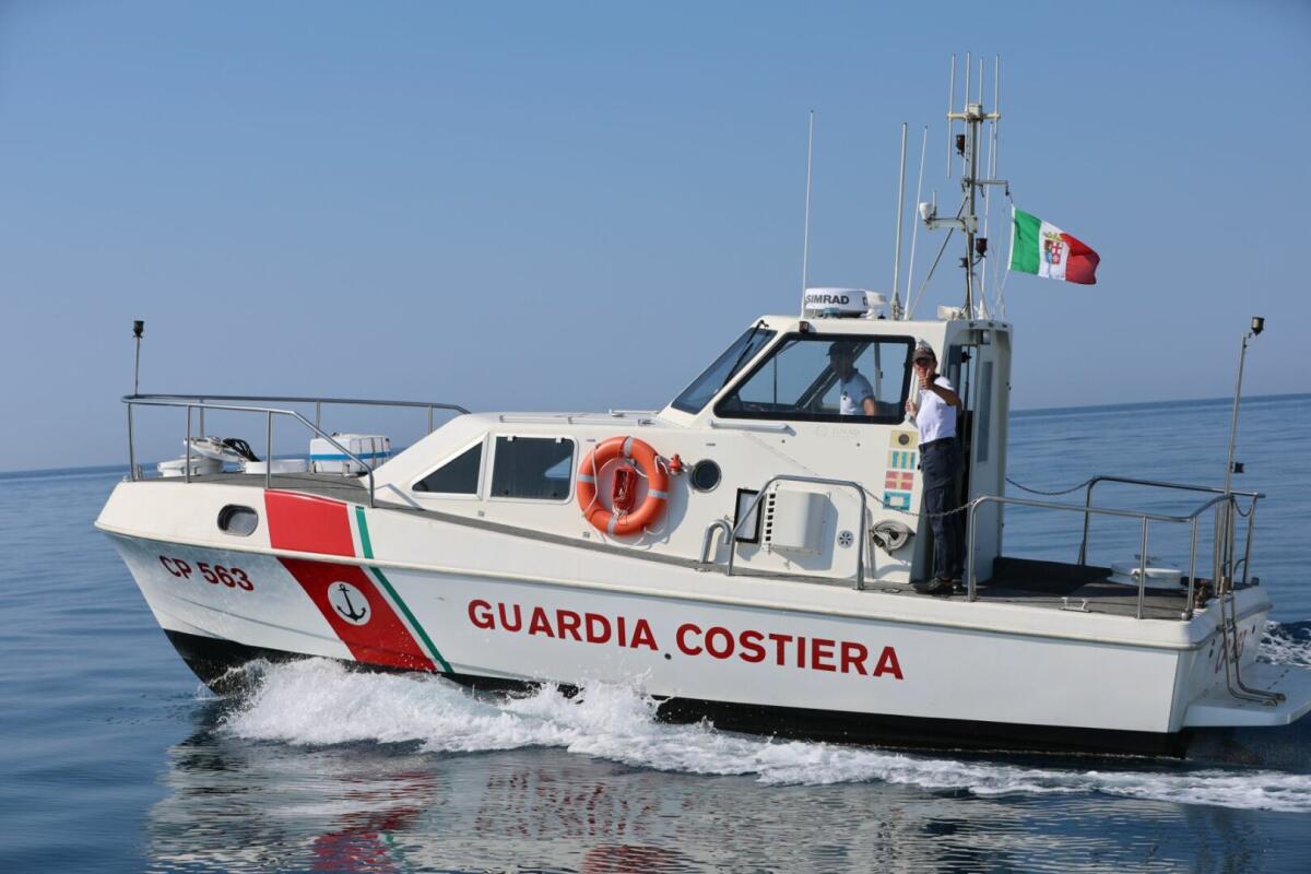 Undici cadaveri in mare segnalati al largo coste libiche - 