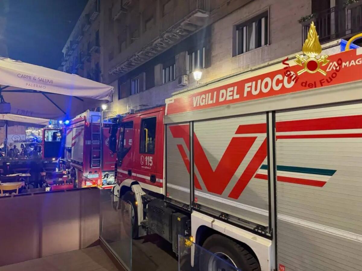Incendio in un palazzo di via Maqueda a Palermo, stabile evacuato e alcuni intossicati - 