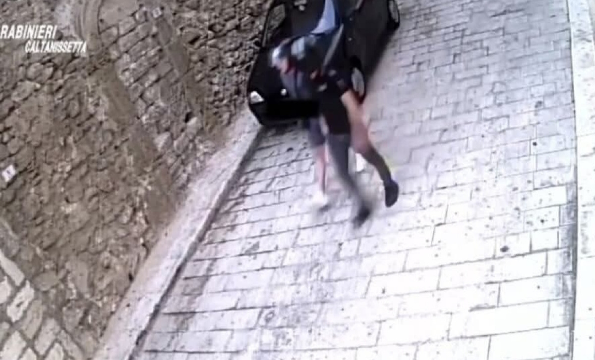 Spari in via XXIV maggio, ferito quarantaduenne: l'accusa di tentato omicidio, chiuse indagini - La dinamica ripresa dai sistemi di videosorveglianza