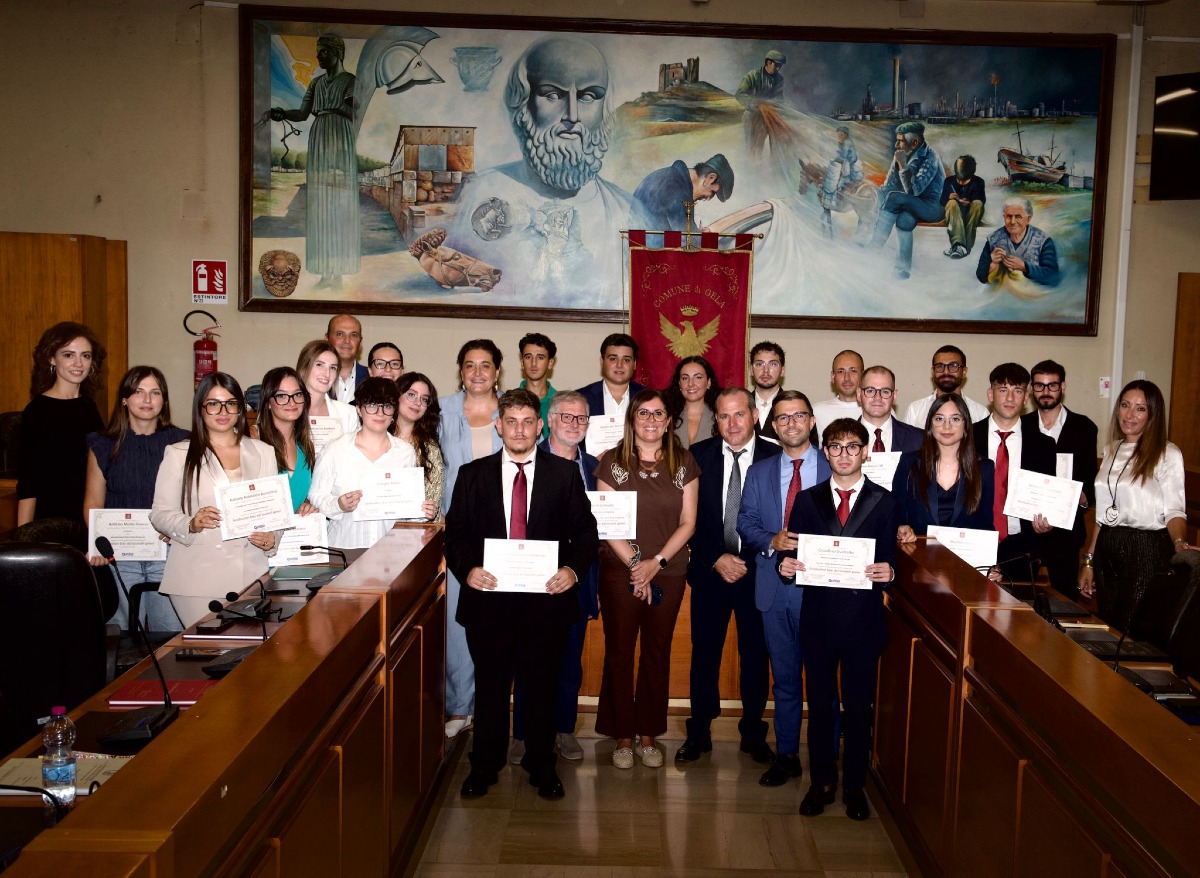 "Graduation day" per i giovani laureati, storie ed esperienze nella cerimonia in municipio  - 