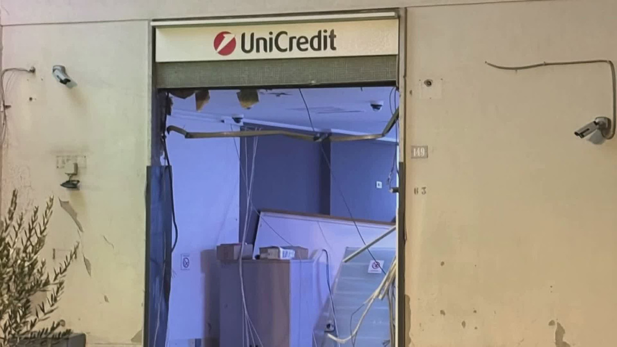 Banca e gioielleria assaltate a Mazzarino, commissario Chirieleison: "Fatti gravi ma non ci rassegnamo" - 