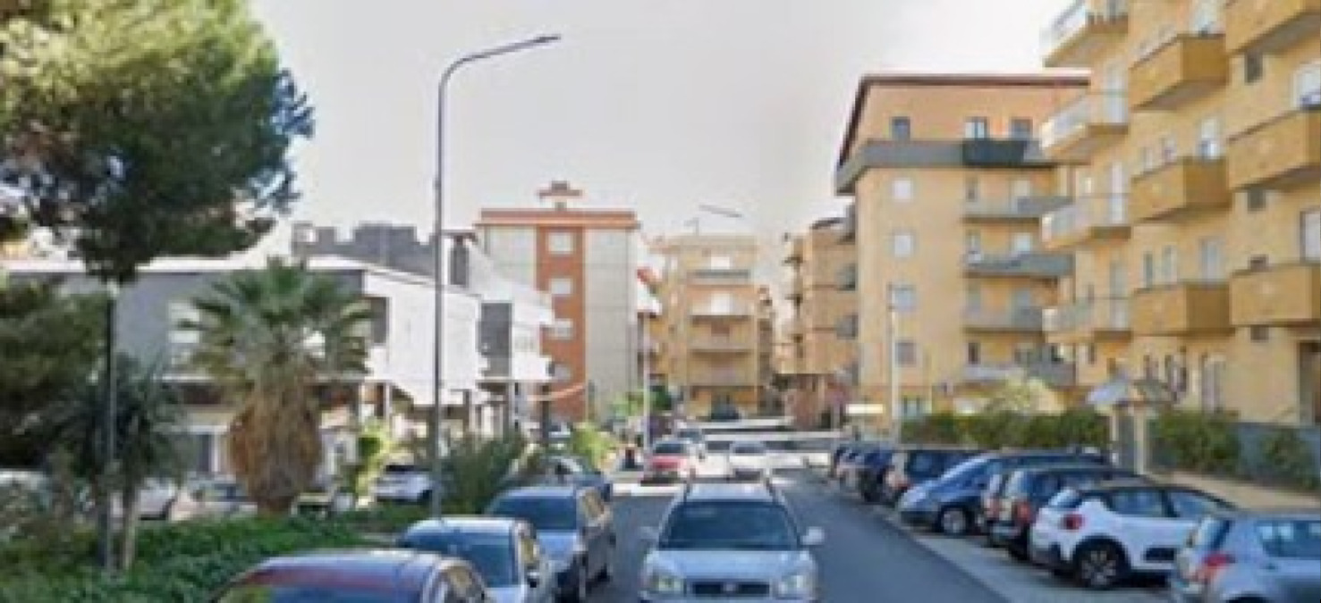 Terrore per un'anziana donna, aggredita con un coltello in pieno giorno