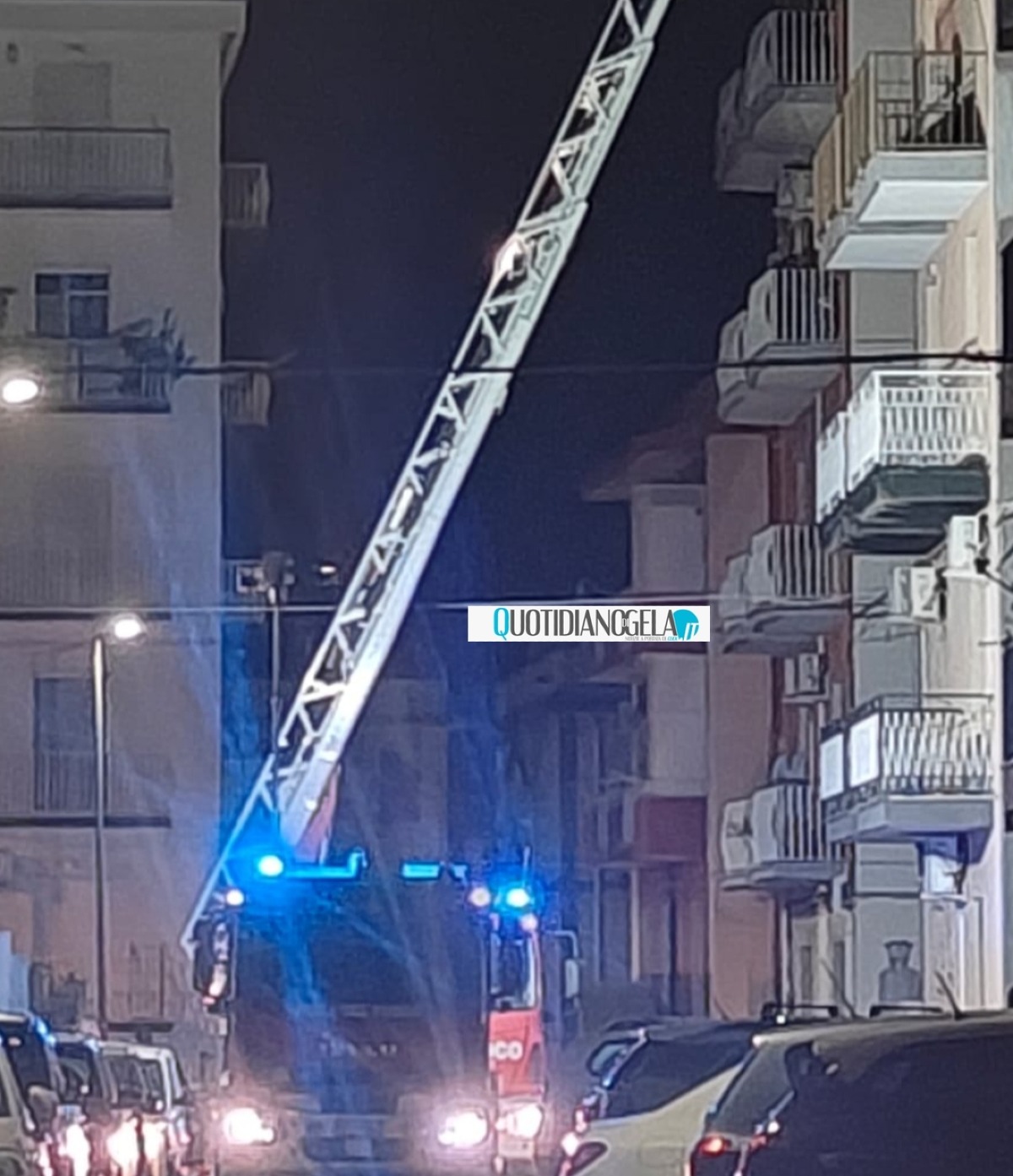 Via Sallustio, cede cornicione nello stesso stabile del rogo delle scorse settimane  - 