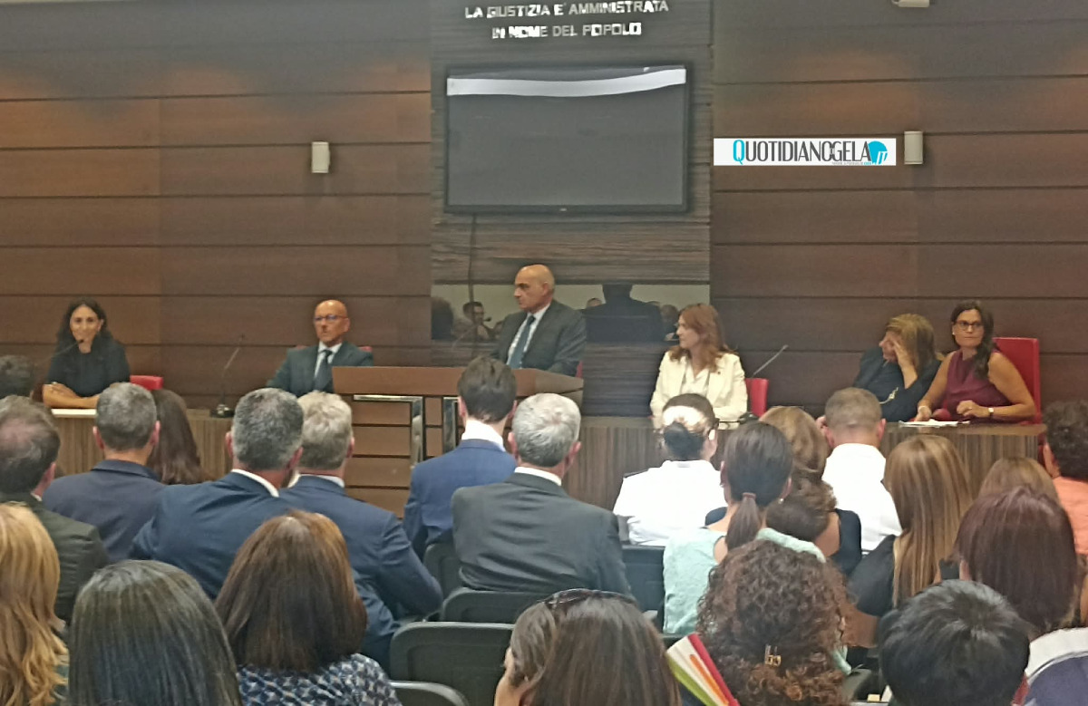 "Lasciamo una famiglia e una città che ci ha fatto crescere", il saluto del pm Caroselli e del giudice Berenato - La cerimonia tenuta  a Palazzo di giustizia
