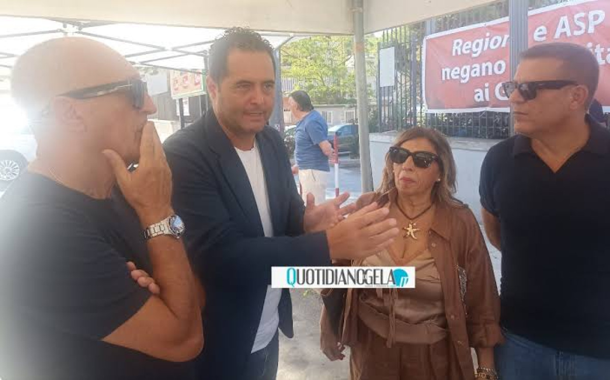 Sanità, Cirrone Cipolla promuove Asp e smentisce Di Stefano e Conti: "Dimissioni? Strumentali" - Cirrone Cipolla insieme a Di Stefano al presidio