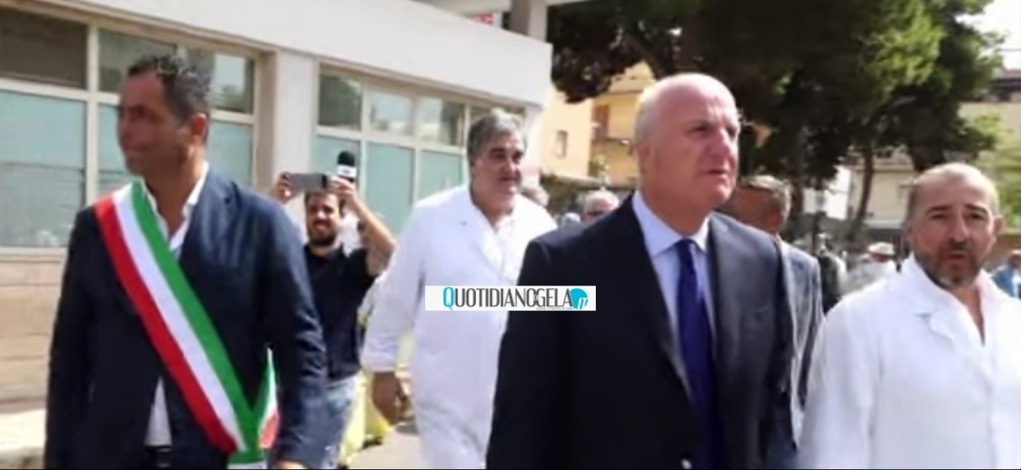 "Nessuna azione utile, manager Asp si dimetta", Di Stefano: "Cirrone Cipolla? Difende il fratello" - Di Stefano insieme all'assessore Caruso e al direttore sanitario Cirrone Cipolla 