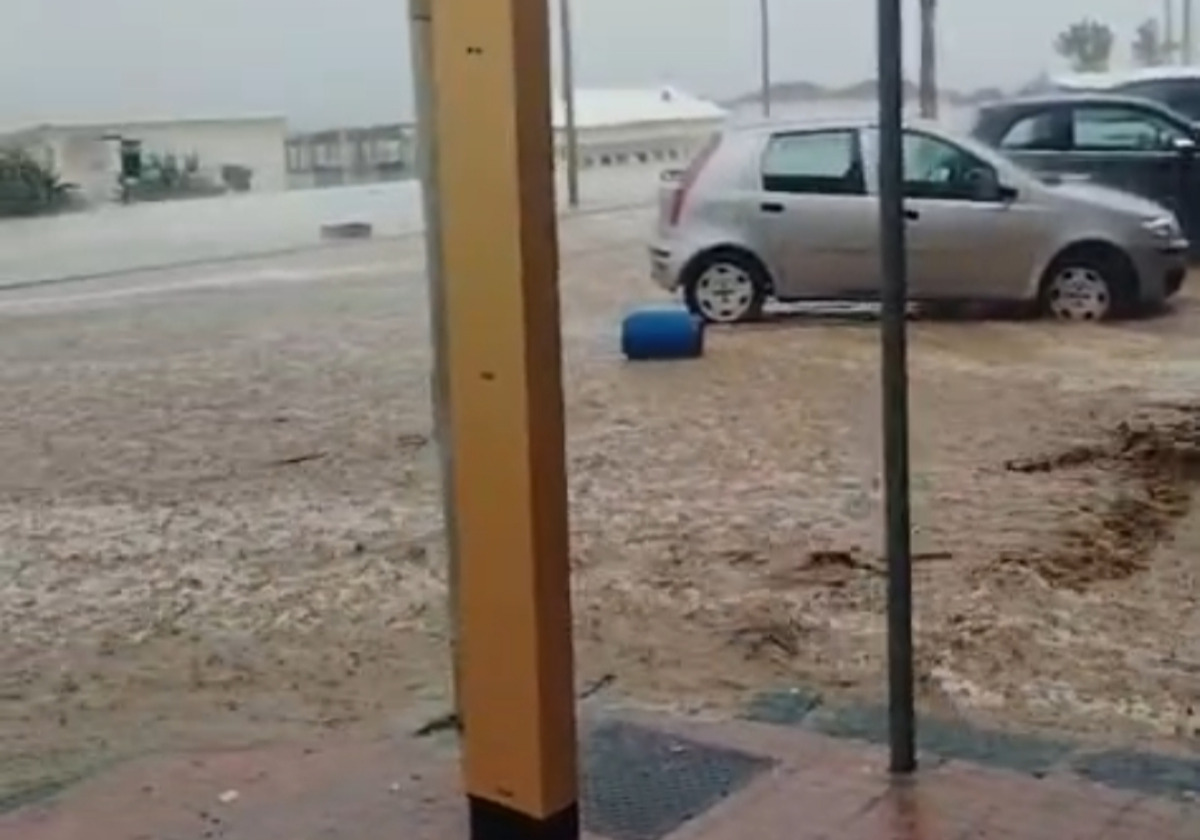 Maltempo, allagamenti in diverse zone della città: disagi sul lungomare e in altre aree  - 