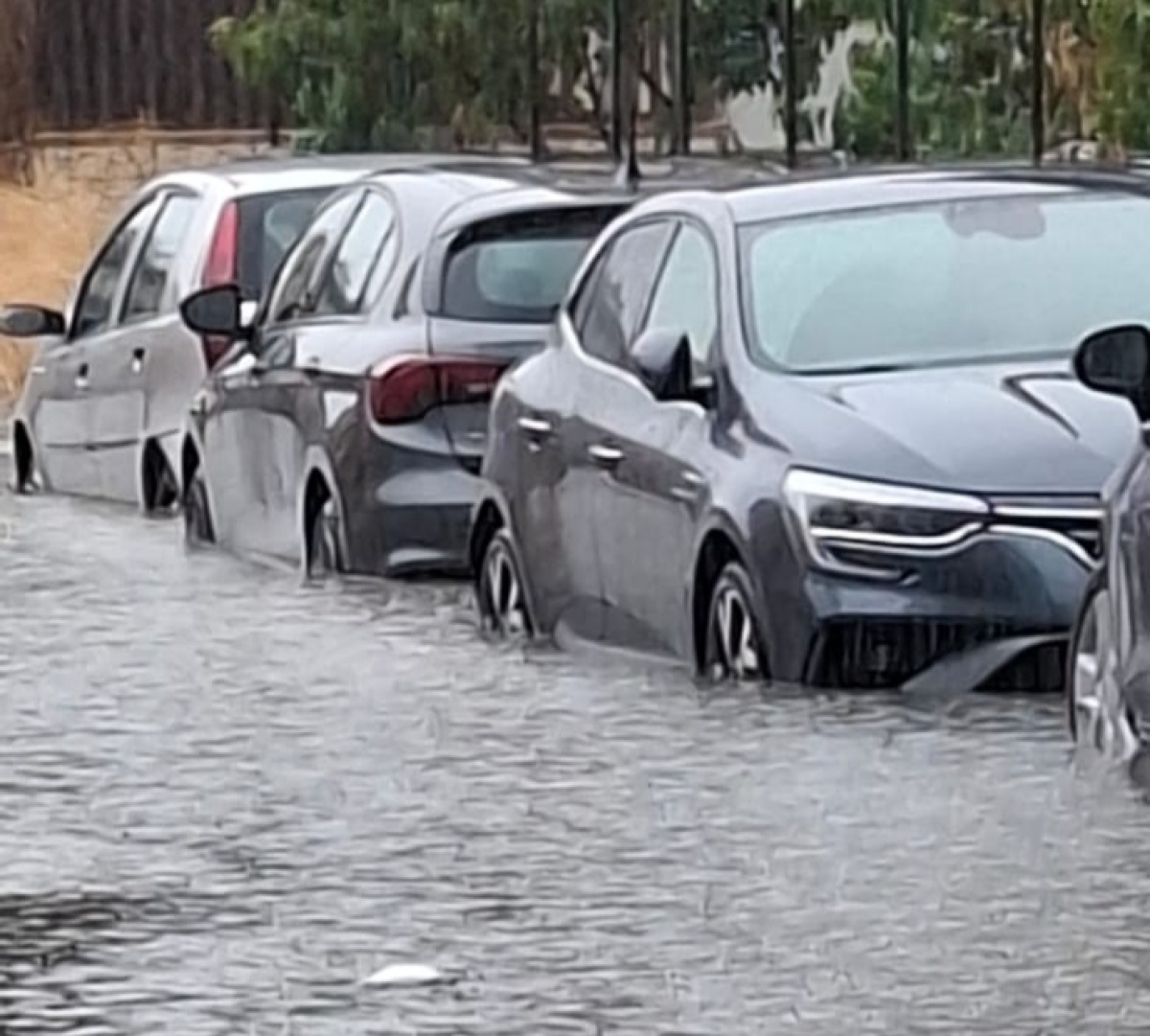 Aree chiuse al traffico riaperte, ancora interdetto il lungomare: previsto peggioramento meteo - 