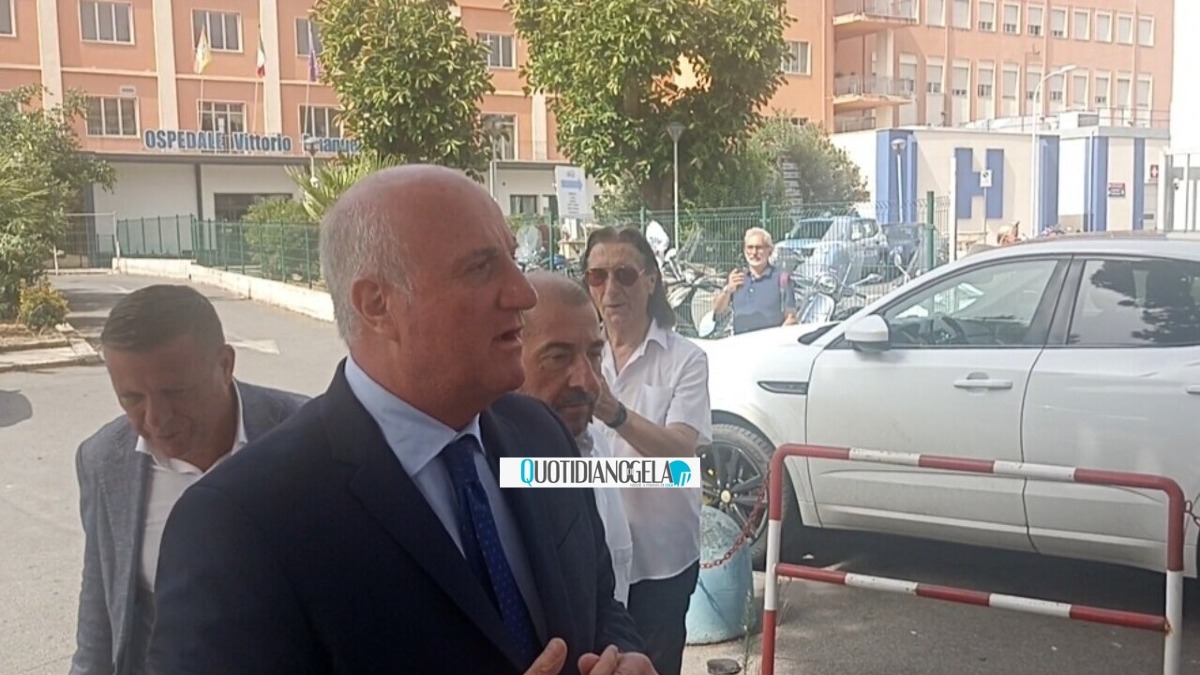 Coperta corta sanità, a Caltanissetta no a spostamento medici a Gela: in settimana Caruso tornerà in città? - Caruso durante la visita all'ospedale Vittorio Emanuele 
