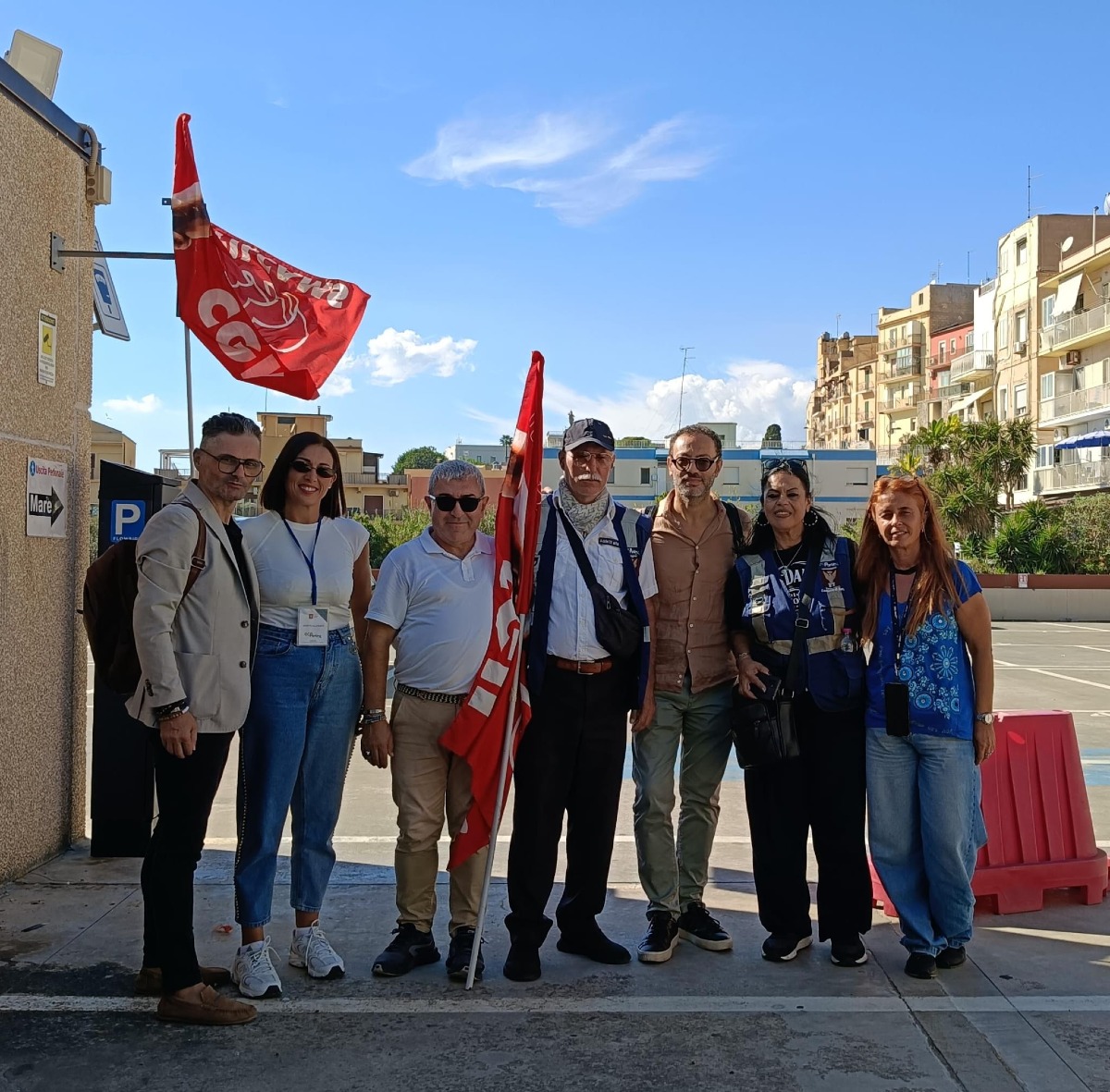 Lavoratori sosta, sit-in al parcheggio Arena: "Migliorare nostre condizioni e quelle del servizio" - Lavoratori e sindacalisti in sit-in