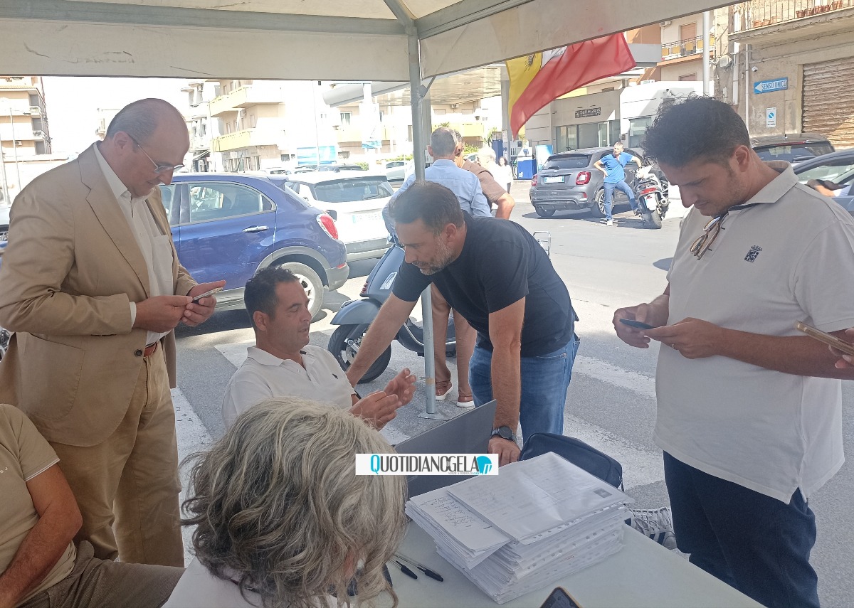 Vertenza sanità, nessuna visita di Caruso: presidio prosegue, ora manifestazione con la città  - 