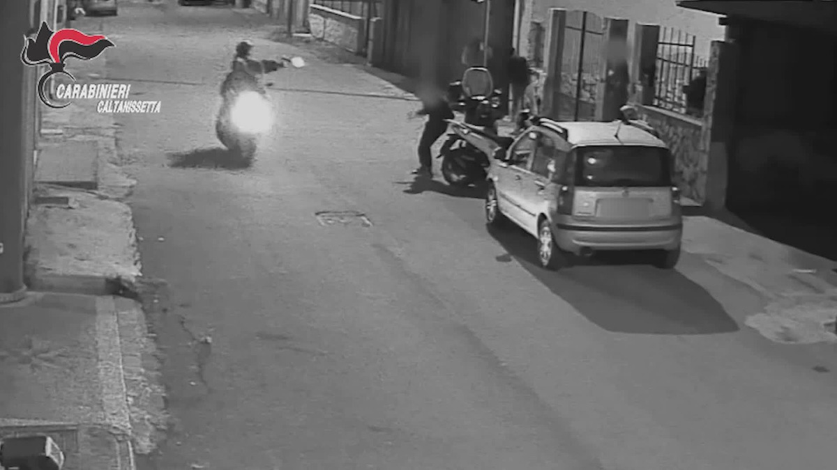 Sparò al cugino, giudizio immediato per un diciannovenne: chiesta perizia balistica - La dinamica ripresa dai sistemi di videosorveglianza