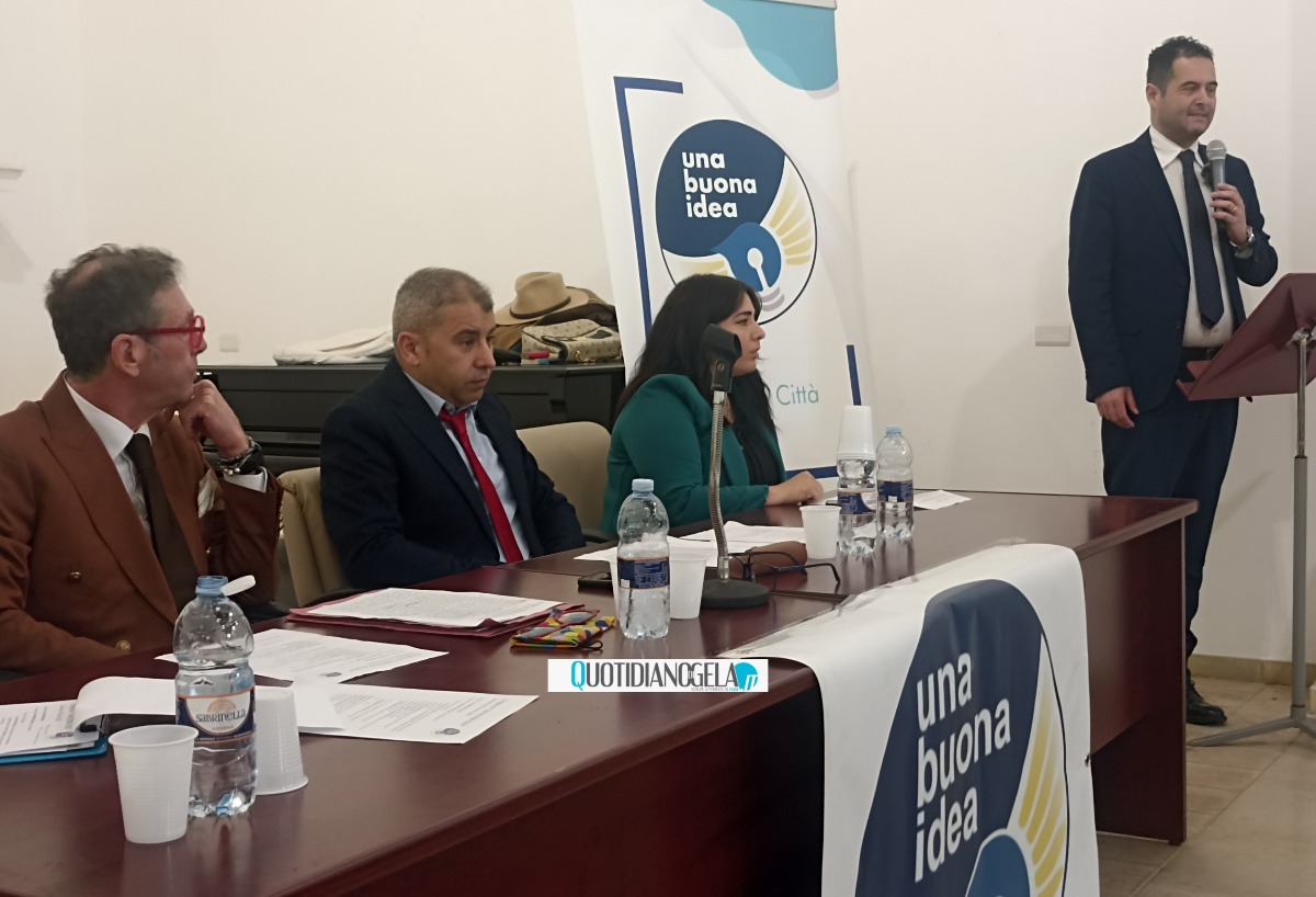 L'analisi politica e i grandi temi irrisolti, civici hanno incontrato Di Stefano: "Città in piazza per sanità" - Dirigenti civici insieme al sindaco Di Stefano 