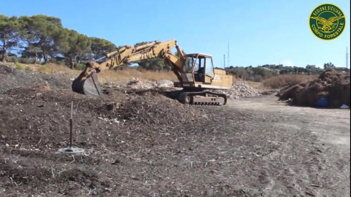 Discarica abusiva scoperta a Scicli, denunciato il proprietario del terreno - 