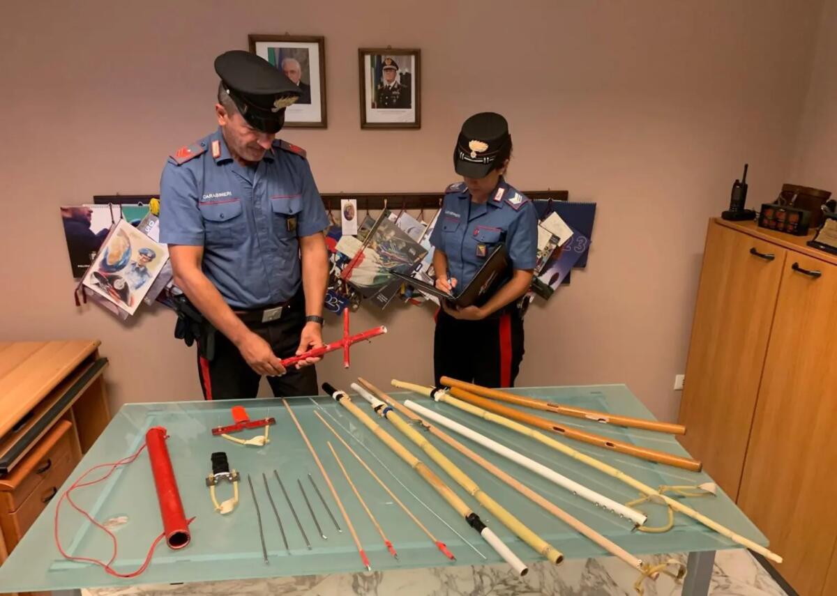 Palermo, lanciava frecce dal balcone di casa: denunciato un 34enne - 