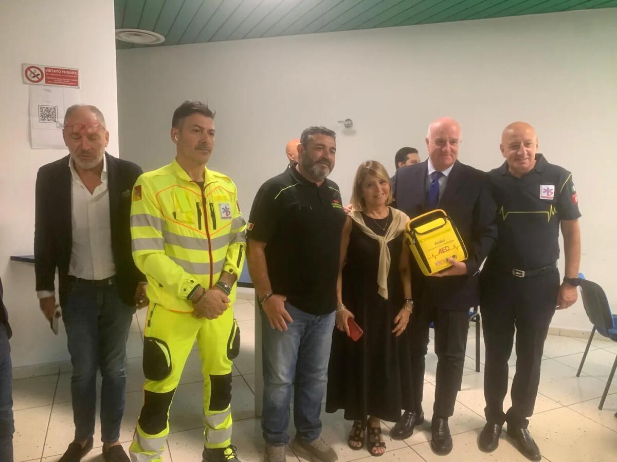 Consegnati defibrillatori a 202 comuni siciliani con popolazione inferiore ai 5.000 abitanti - 