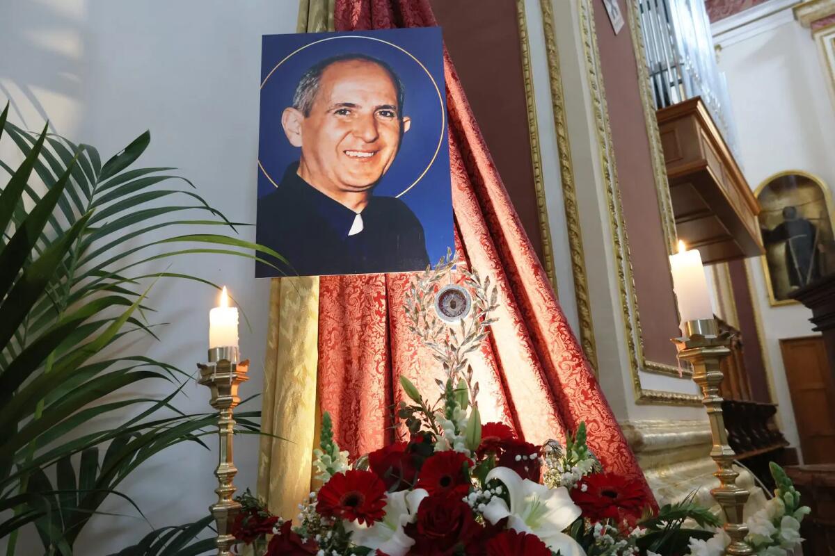Palermo ricorda Padre Pino Puglisi, prete antimafia ucciso 33 anni fa - 