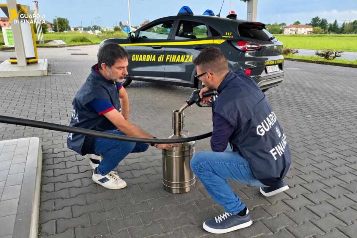 Tessere carburante agevolate, svelato sistema di frode ai danni della Regione Fvg - 