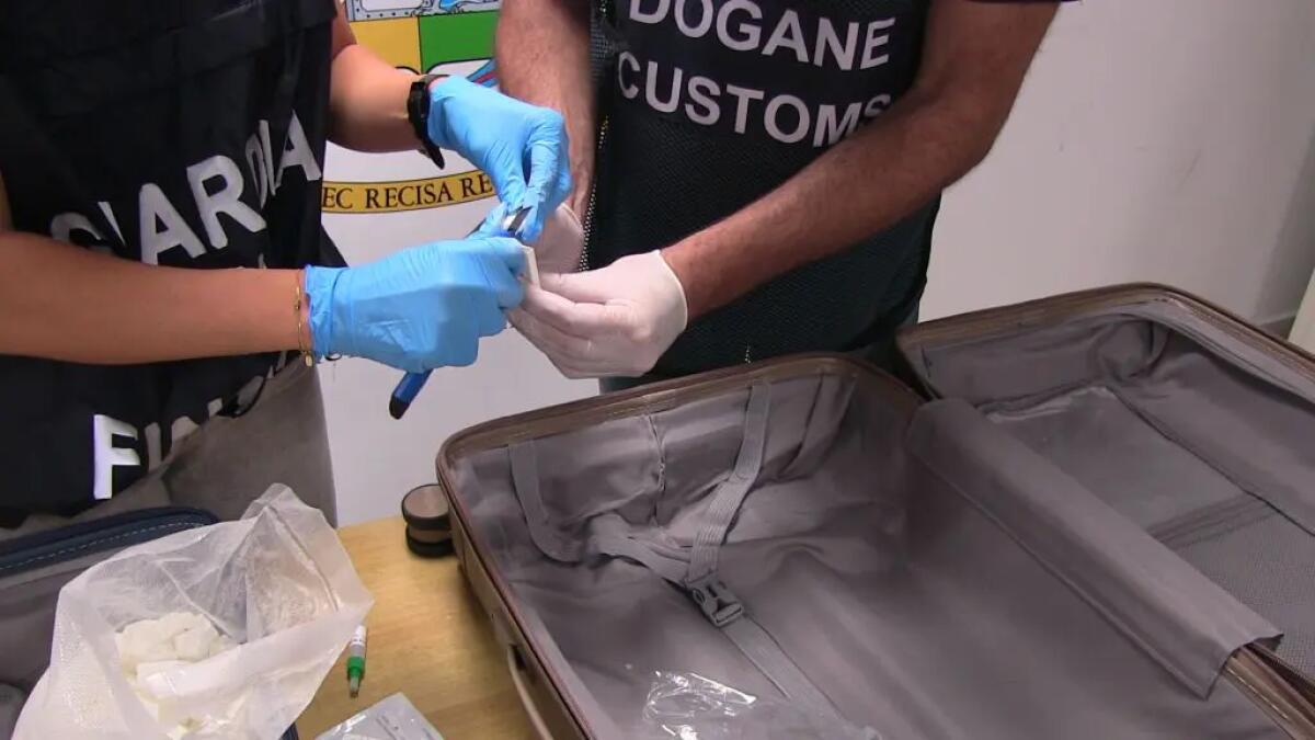 Trasportavano 50 chili di ketamina nei bagagli, tre arresti a Fiumicino - 