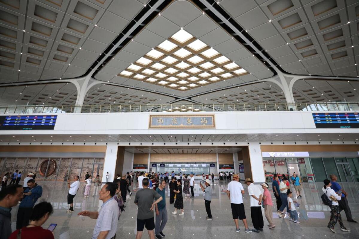 Cina, oltre 900 milioni di spostamenti ferroviari nel picco estivo - 