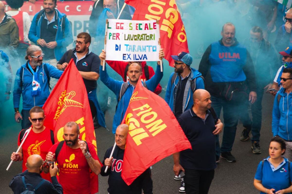 Ex Ilva, sciopero dell’indotto a Taranto. Blocchi stradali contro i licenziamenti - 