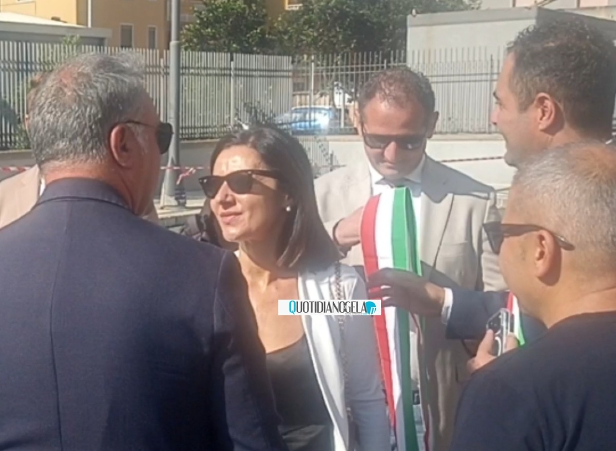 Bennici parte da De Luca per arrivare a Di Stefano: "Il sindaco può ritornare nel centrodestra?" - Bennici durante la manifestazione per il potenziamento della sanità cittadina 
