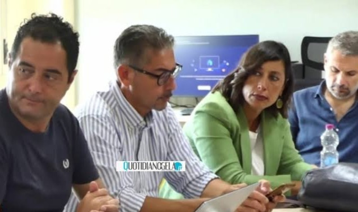 Strisce gialle e attriti interni, sindaco e alleati a confronto per valutare anche possibili modifiche - Di Stefano insieme agli assessori Di Dio, Morselli e Morgana