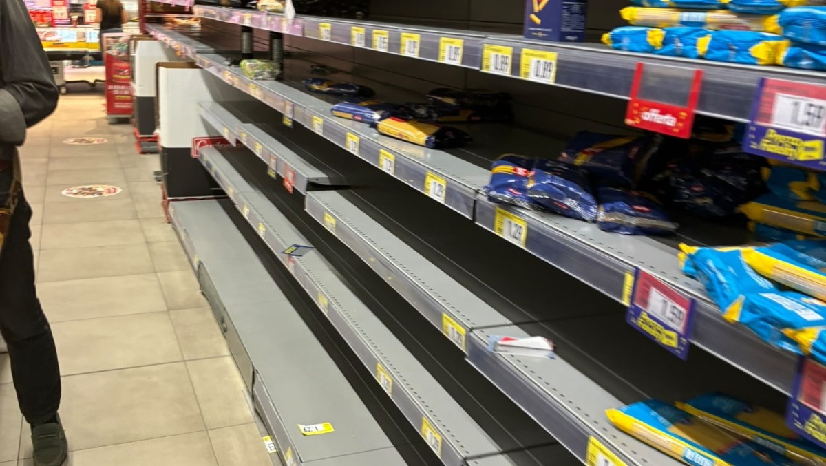 Scaffali vuoti anche a Gela, cresce la preoccupazione dei cittadini - 