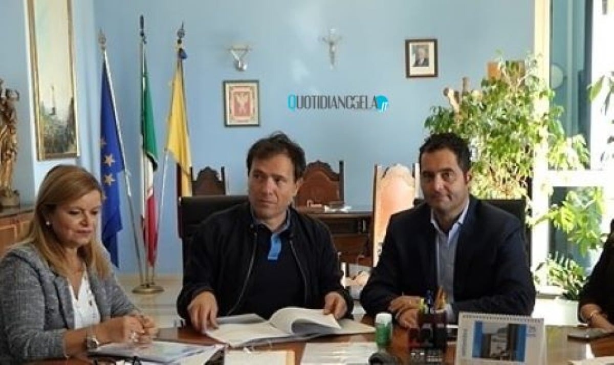 Bilancio, ultime verifiche: entro domani l'invio dei dati al ministero, poi parola alla Cosfel  - Di Stefano insieme ai dirigenti 