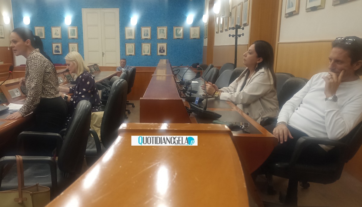 Sì a mozioni dem su Gela-Siracusa e dighe, poi attacco centrodestra: "Maggioranza lascia aula, non ha rispetto" - Consiglieri di centrodestra in aula