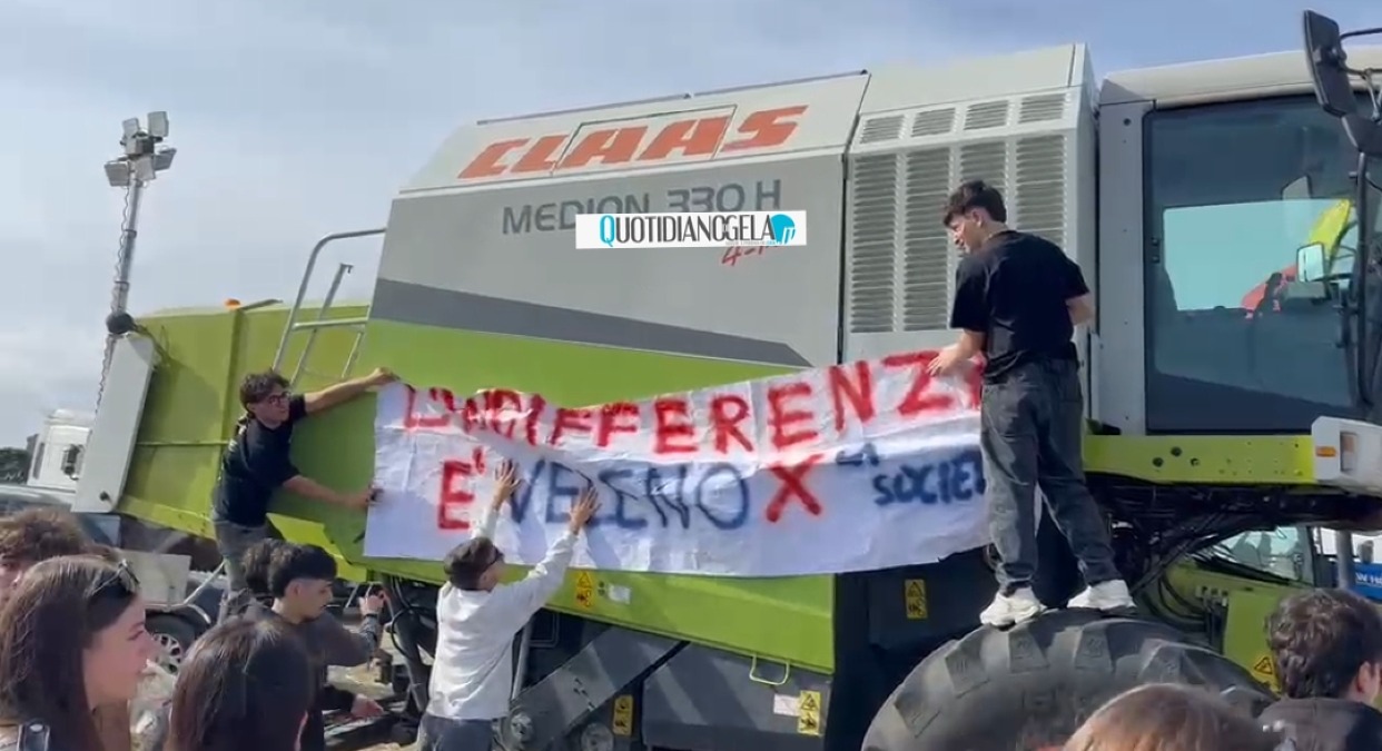 Protesta contro caro vita, studenti a sostegno di agricoltori e autotrasportatori  - Studenti al presidio di agricoltori e autotrasportatori 