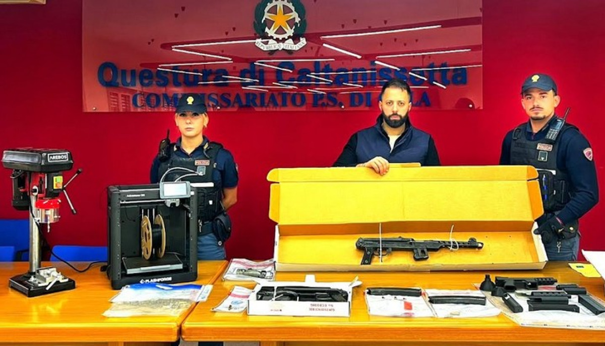 "Aveva anche armi da guerra", in carcere giovane che ha tentato la rapina nella gioielleria - 