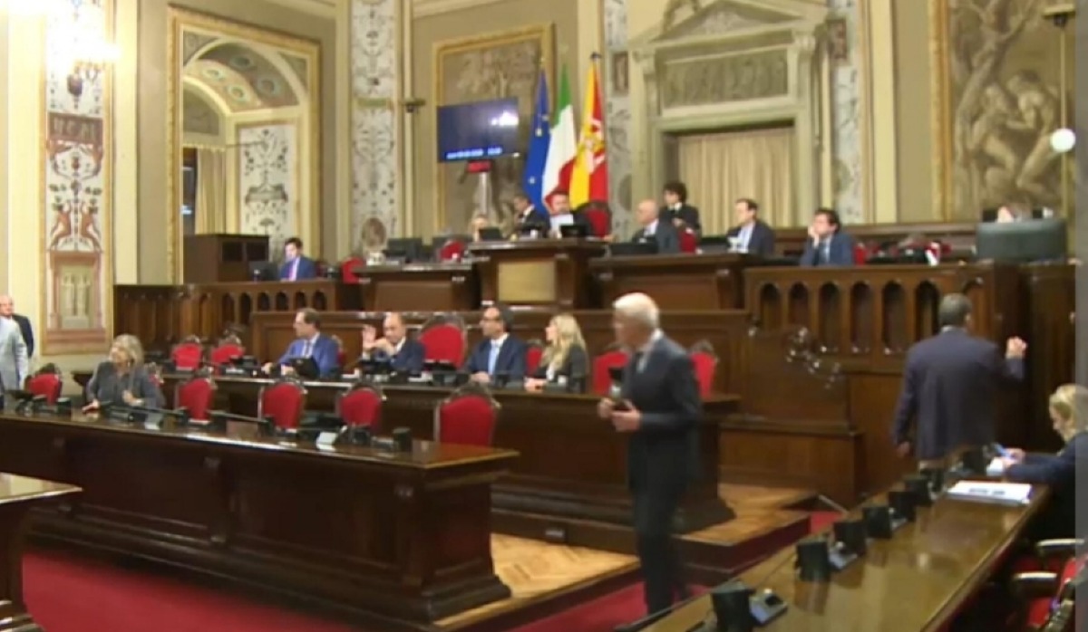 All'Ars niente da fare per la regolarizzazione degli occupanti Iacp: blindati 16 milioni nuovo ospedale e 5 per porto - 