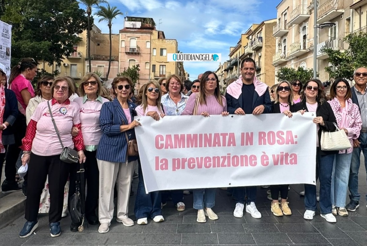 Prevenzione e cure per vincere contro il tumore al seno: corteo delle donne in rosa  - Il corteo per la prevenzione 