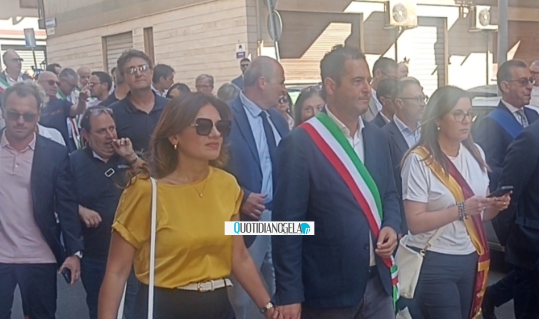 Vertenza sanità, ordinanza per potenziamento ospedale sospesa: amministrazione si costituisce al Tar  - Un momento della manifestazione per il potenziamento dell'ospedale Vittorio Emanuele 