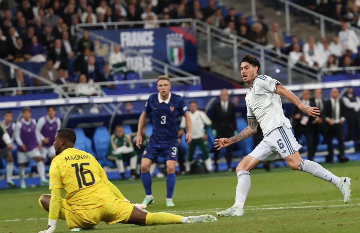 Bastoni risponde alla magia di Olise, Francia-Italia 1-1 - 