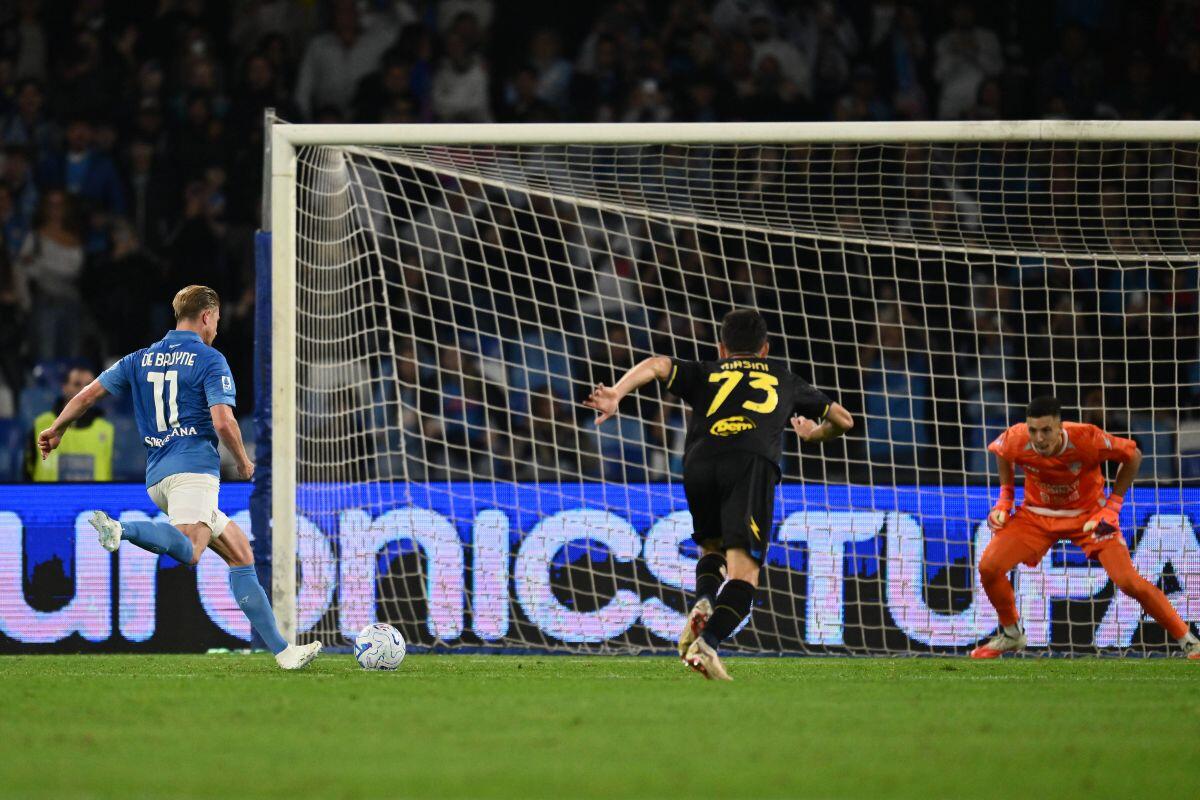 Doppietta De Bruyne e gol di Lang, al Maradona il Napoli batte 3-0 il Frosinone - 