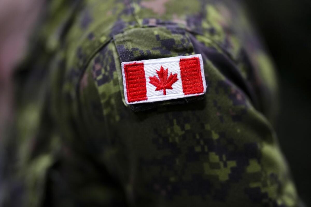 Canada, incendio in una base militare in Alberta. Almeno sette morti - 