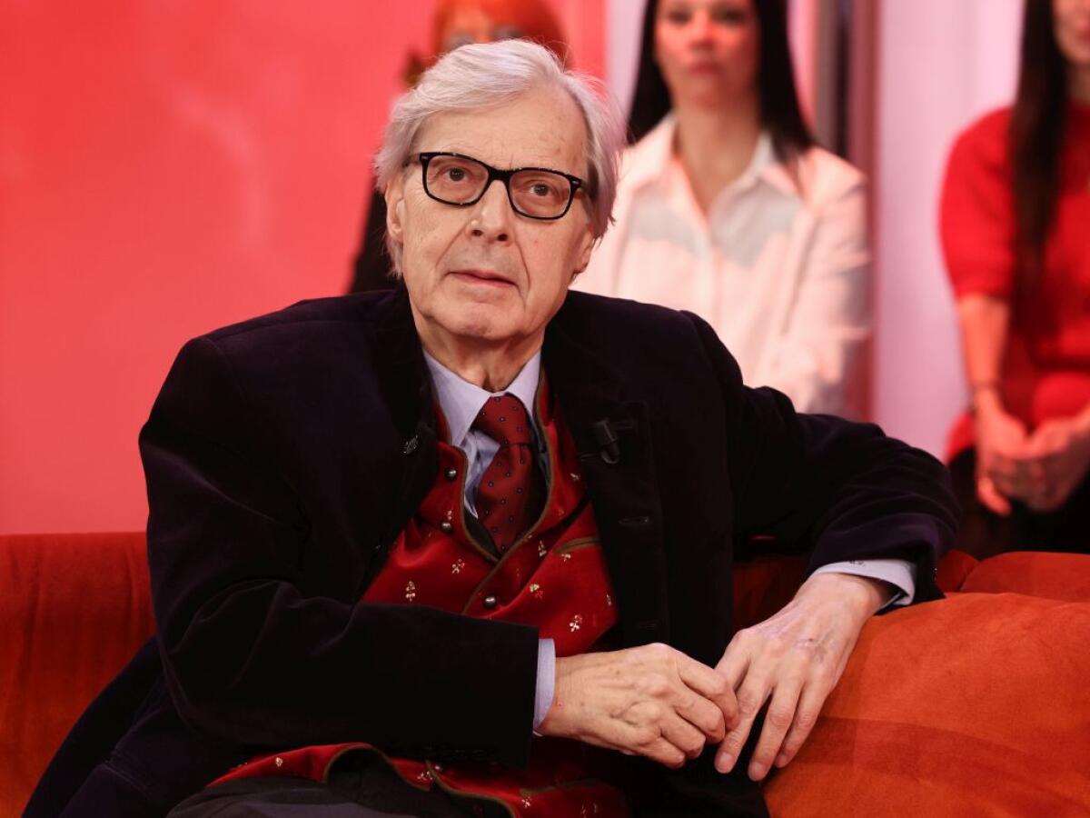 Vittorio Sgarbi ricoverato al Policlinico Gemelli di Roma - 
