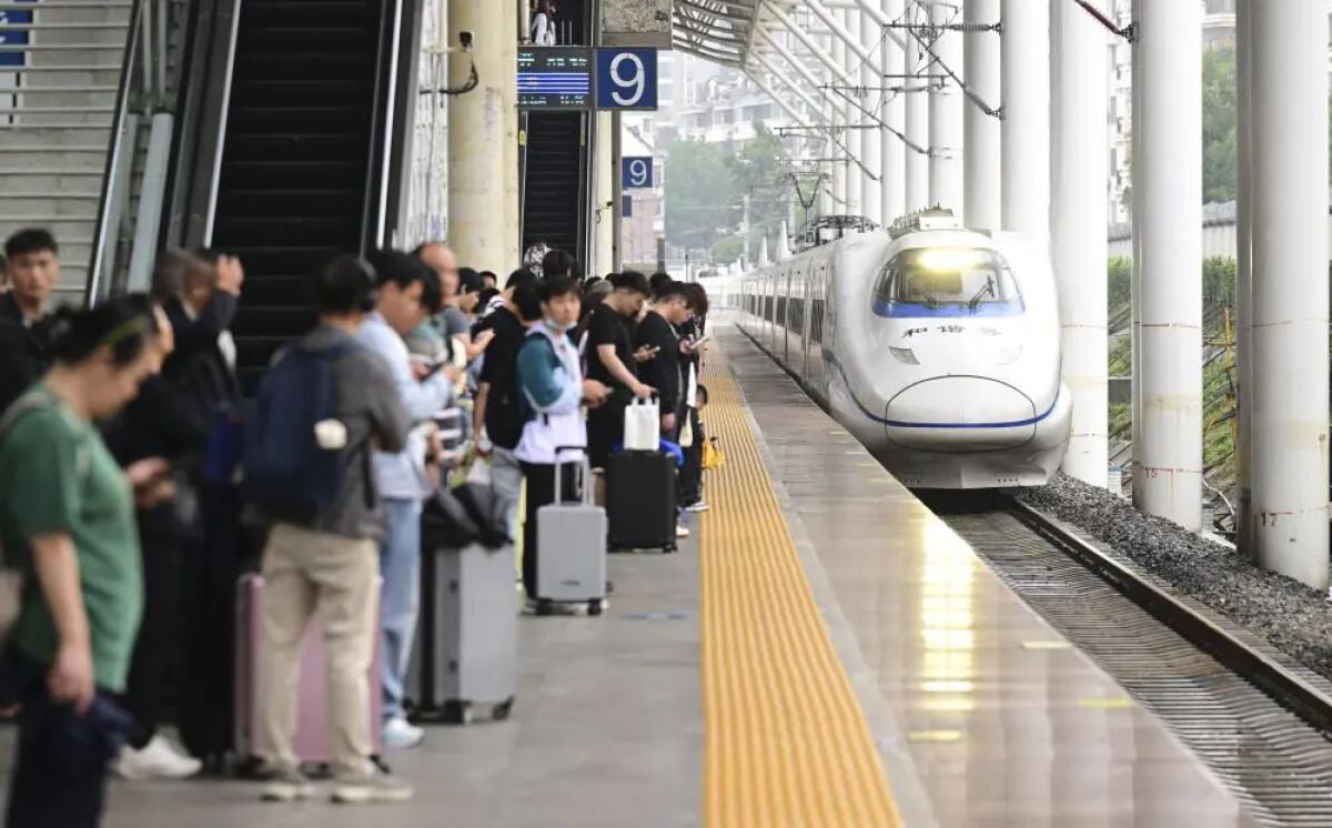 Cina, nuovo record di tratte percorse in un giorno sulla linea ferroviaria - 