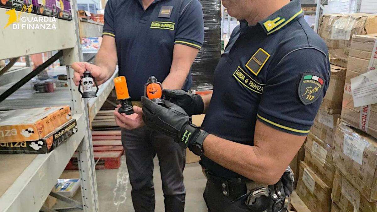 Catania, maxi sequestro di oltre 11 milioni di articoli di Halloween non conformi - 